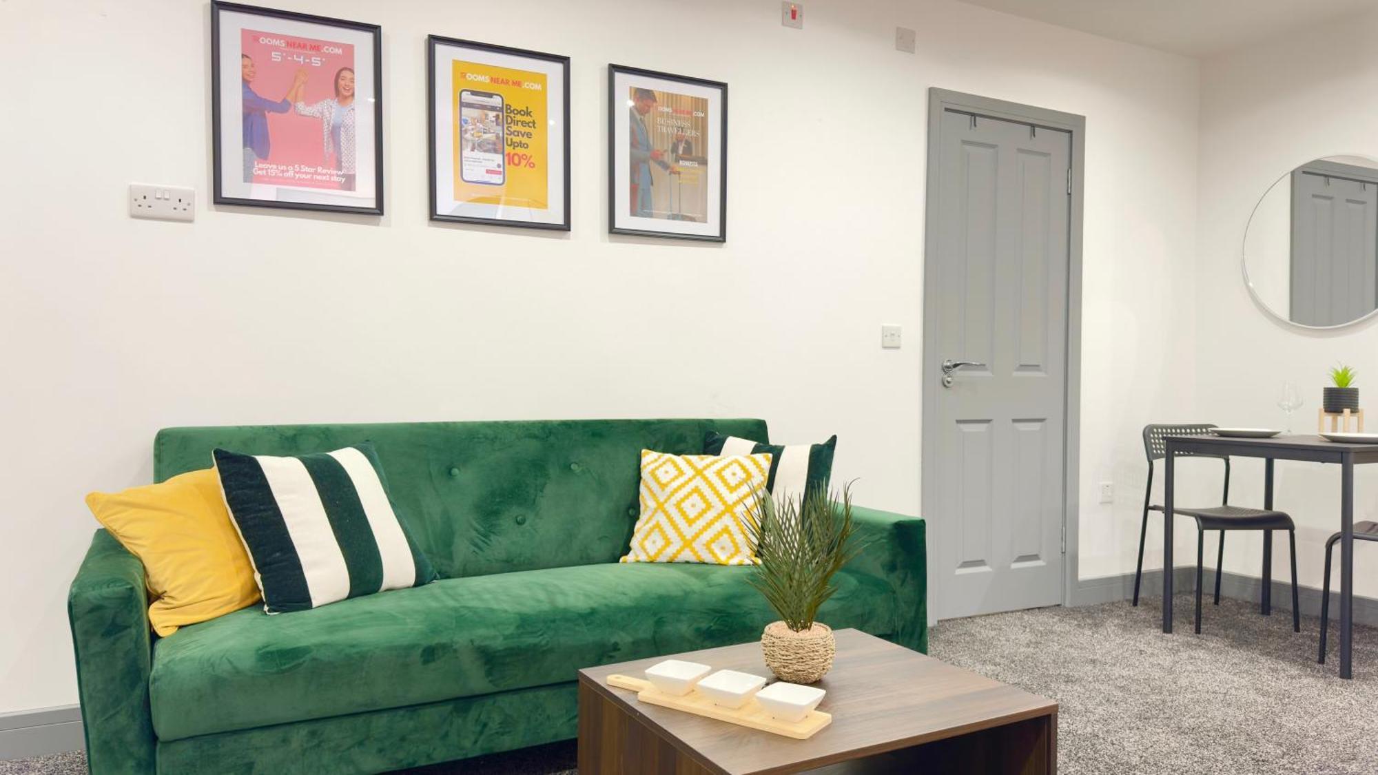 Rnm - Upgraded Business Stay For Travelling Contractors, All Amenities, Private Access Entire Place, Kitchen & Washroom, Smart Tv, Easy Access, Parking Nearby Cradley Heath Εξωτερικό φωτογραφία