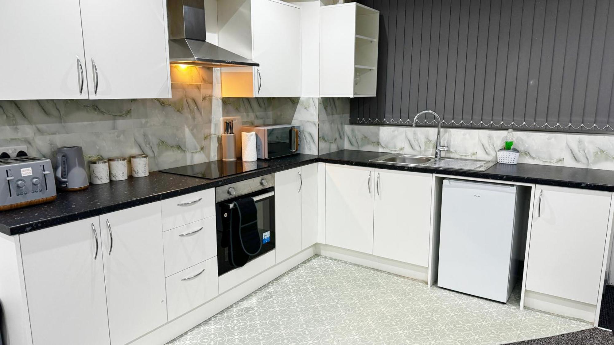 Rnm - Upgraded Business Stay For Travelling Contractors, All Amenities, Private Access Entire Place, Kitchen & Washroom, Smart Tv, Easy Access, Parking Nearby Cradley Heath Εξωτερικό φωτογραφία