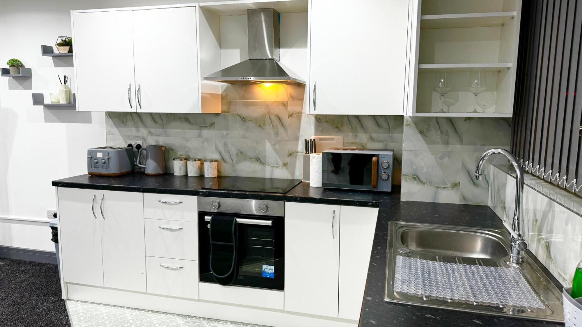Rnm - Upgraded Business Stay For Travelling Contractors, All Amenities, Private Access Entire Place, Kitchen & Washroom, Smart Tv, Easy Access, Parking Nearby Cradley Heath Εξωτερικό φωτογραφία