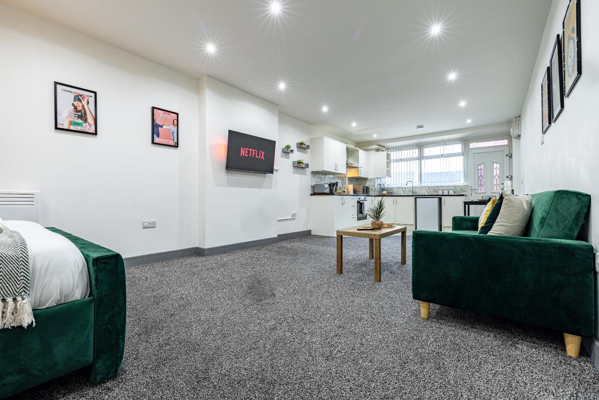 Rnm - Upgraded Business Stay For Travelling Contractors, All Amenities, Private Access Entire Place, Kitchen & Washroom, Smart Tv, Easy Access, Parking Nearby Cradley Heath Εξωτερικό φωτογραφία