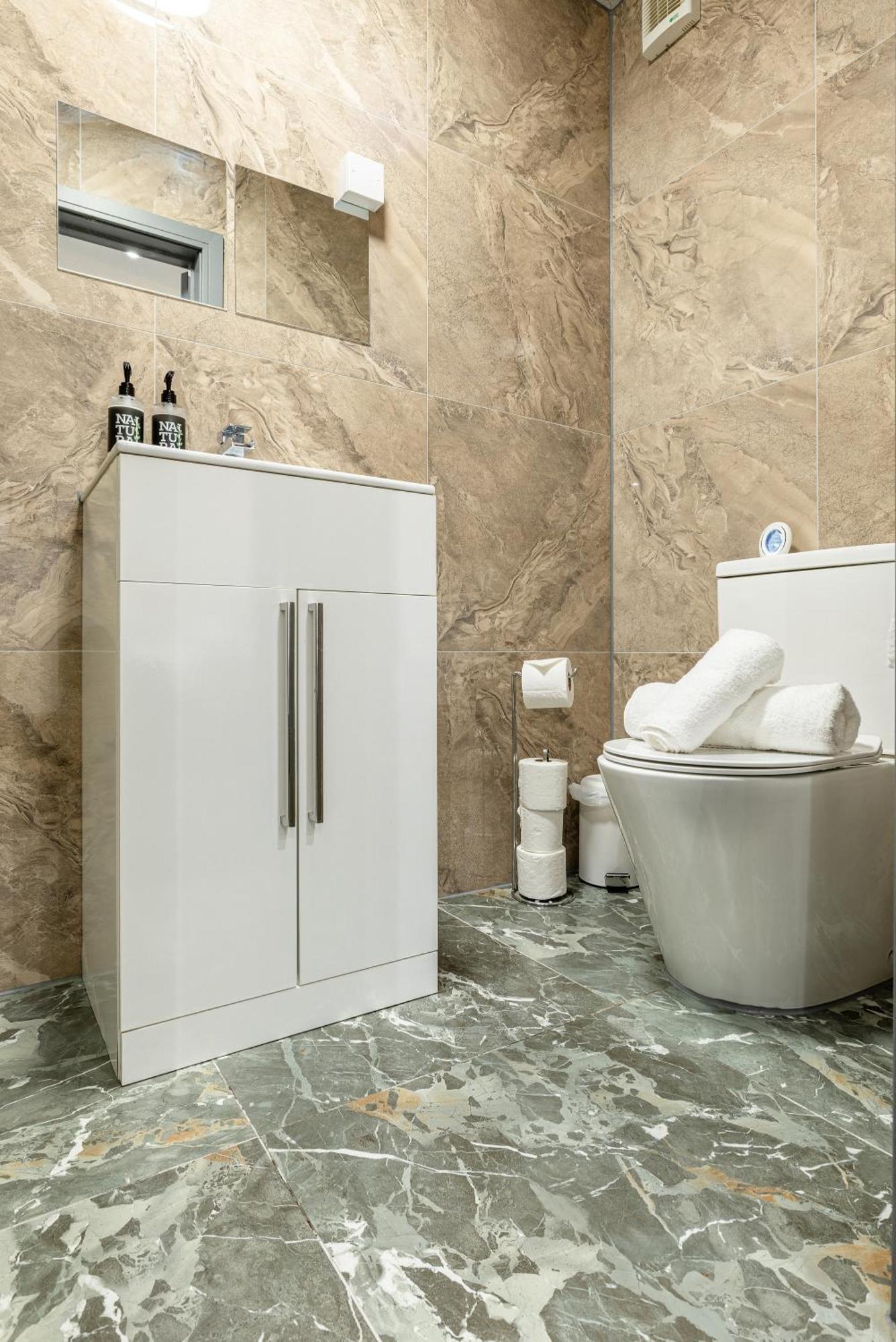 Rnm - Upgraded Business Stay For Travelling Contractors, All Amenities, Private Access Entire Place, Kitchen & Washroom, Smart Tv, Easy Access, Parking Nearby Cradley Heath Εξωτερικό φωτογραφία