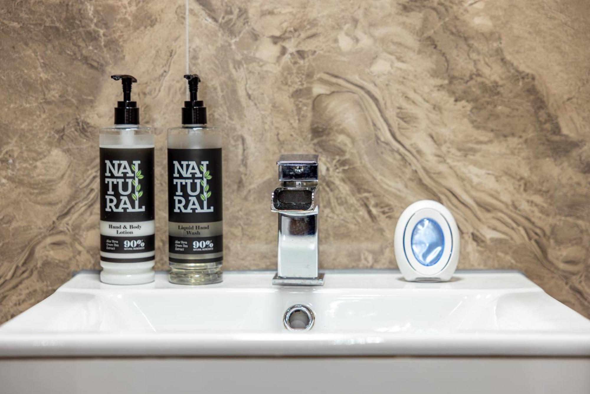 Rnm - Upgraded Business Stay For Travelling Contractors, All Amenities, Private Access Entire Place, Kitchen & Washroom, Smart Tv, Easy Access, Parking Nearby Cradley Heath Εξωτερικό φωτογραφία
