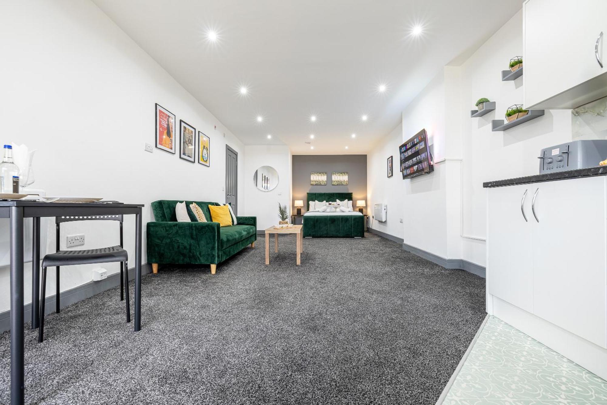 Rnm - Upgraded Business Stay For Travelling Contractors, All Amenities, Private Access Entire Place, Kitchen & Washroom, Smart Tv, Easy Access, Parking Nearby Cradley Heath Εξωτερικό φωτογραφία